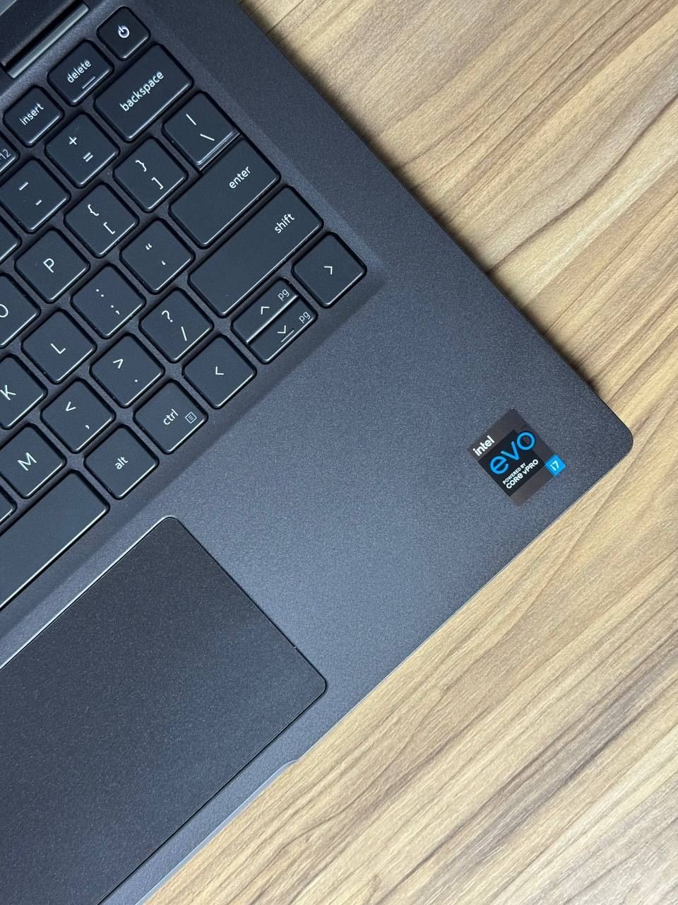 Notebook Dell i7 vPro 11ª Generación con Reconocimiento Facial, teclado Retroiluminado y Pantalla Tactil
