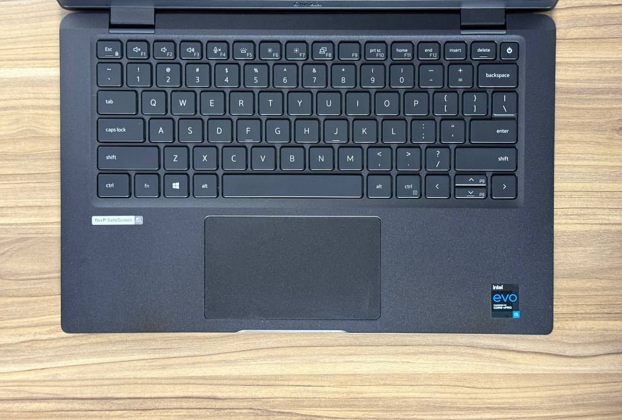 Notebook Dell i5 EVO 11th Generación, Reconocimiento Facial, Teclado Retroiluminado, Pantalla Táctil, 16 de RAM y 256 NVMe M.2 SSD SemiNuevo