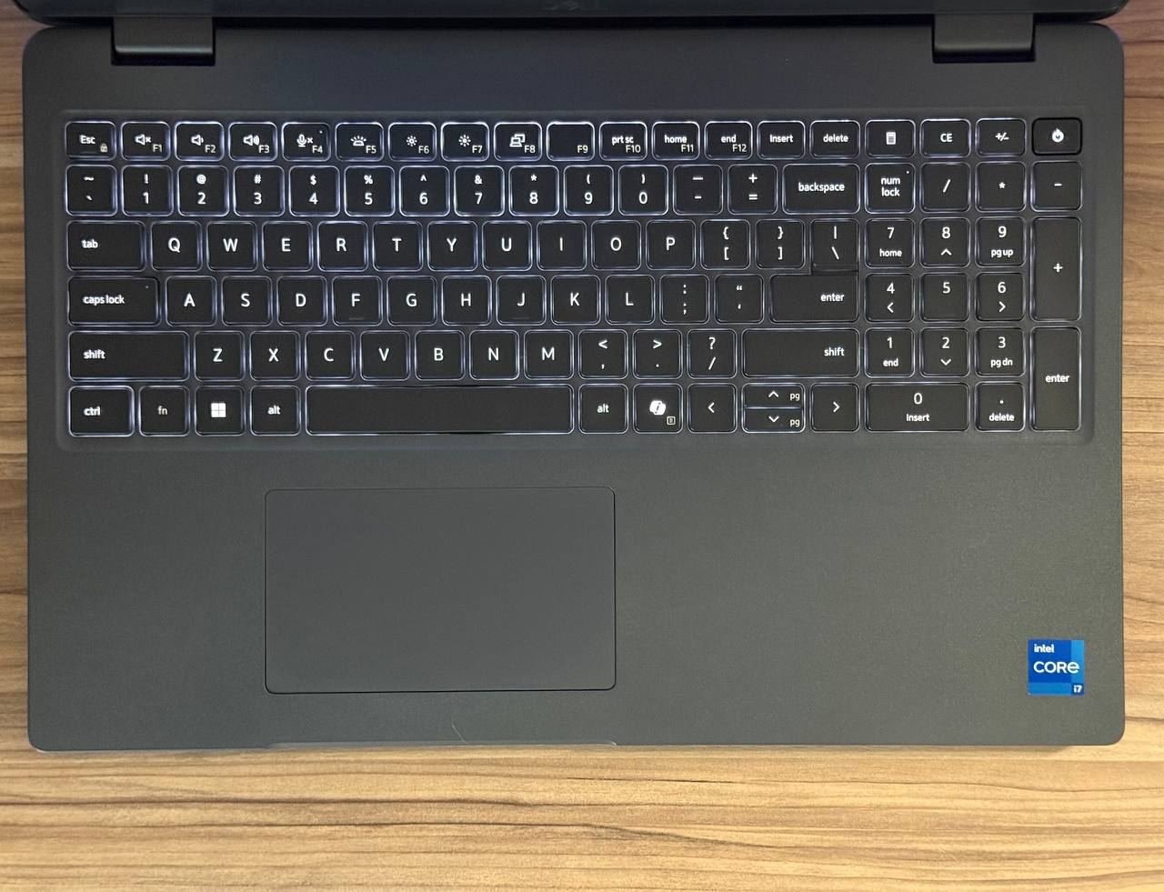 Notebook Dell i7 13th Generación, Teclado Retroiluminado, 16 de RAM y 512 NVMe M.2 SSD SemiNuevo