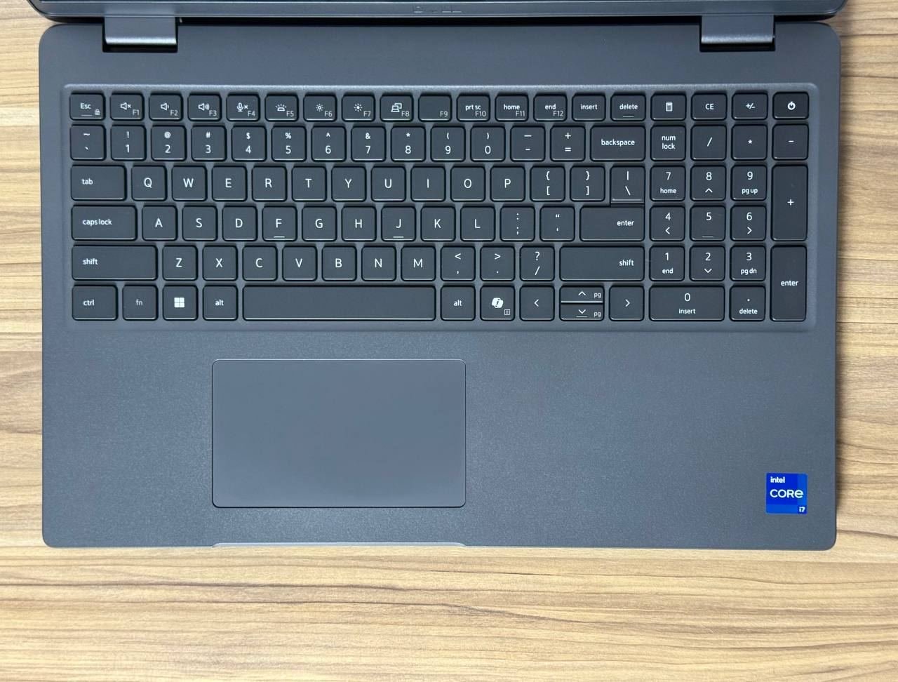 Notebook Dell i7 13th Generación, Teclado Retroiluminado, 16 de RAM y 512 NVMe M.2 SSD SemiNuevo